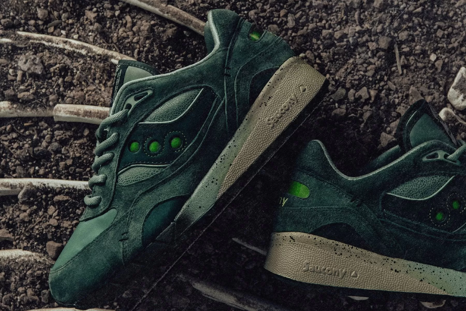 Feature x Saucony Shadow 6000 'Living Fossil' - Grey