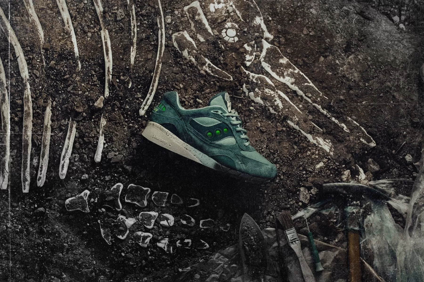 Feature x Saucony Shadow 6000 'Living Fossil' - Grey