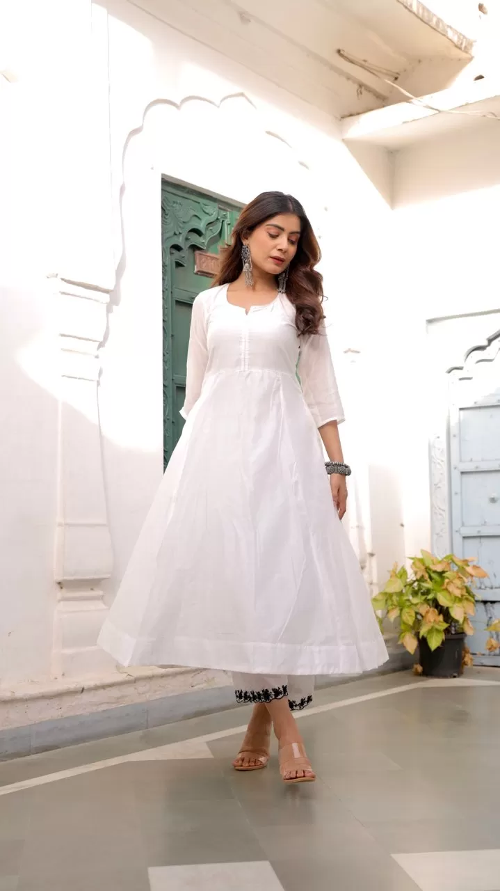 White Muslin Three Kali Kurta Set with embroidered Work Organza Dupatta