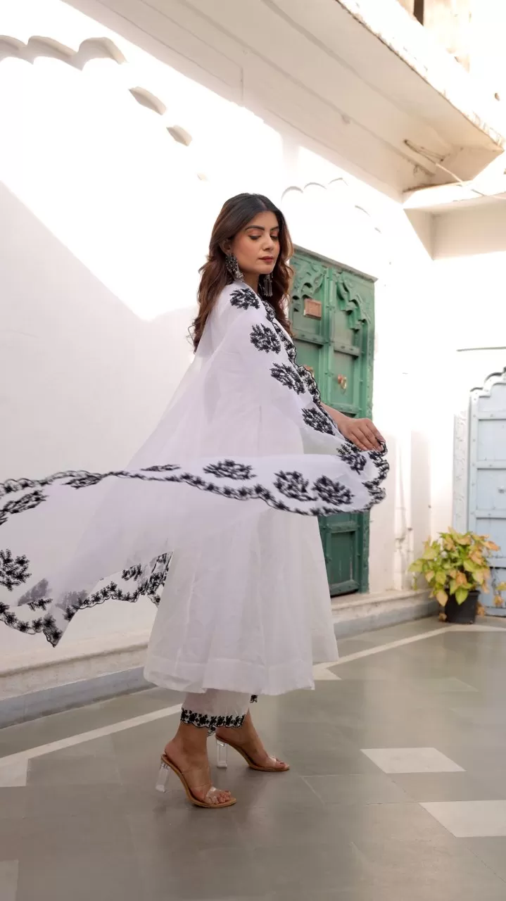 White Muslin Three Kali Kurta Set with embroidered Work Organza Dupatta